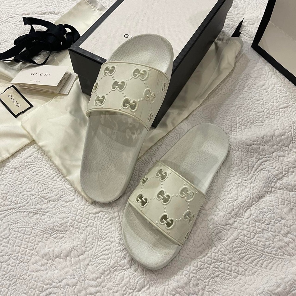 Gucci Women’s Rubber GG Slide Sandal